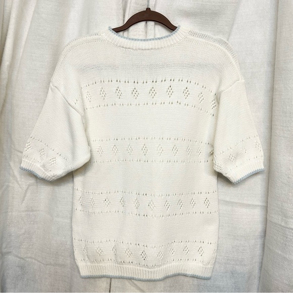 Izod White Crew Neck Sweater with Lacy Pattern - Picture 2 of 6